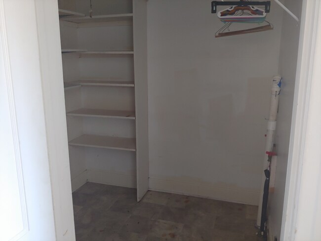 Despensa - 419 Lincoln Dr