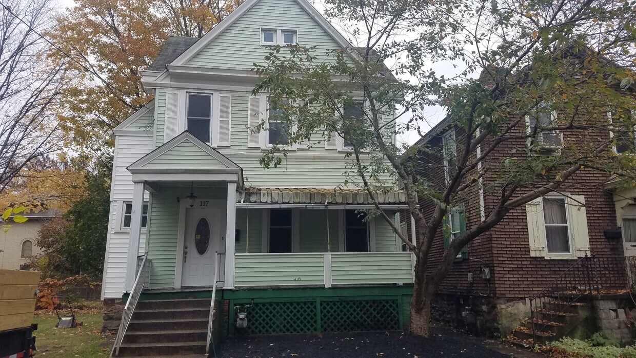 Primary Photo - 117 N Stewart St