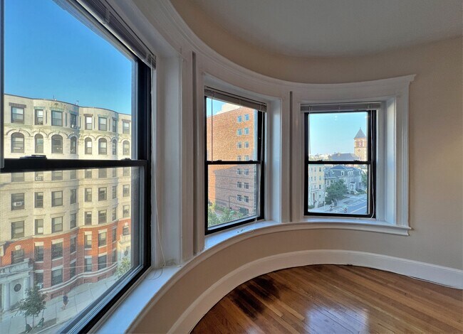 Foto del edificio - 884 Massachusetts Ave