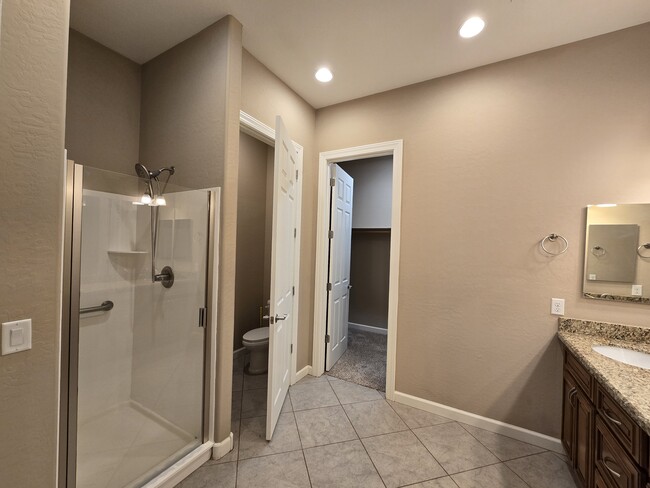 Master bath - 4241 N Pebble Creek Pky