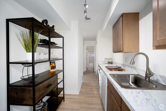 1 habitación, 1 baño - 658 pies cuadrados - Cocina - Trifecta on Red Mile - Newly Renovated!