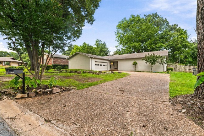 Foto del edificio - 4-BED, 2-BATH ALL-BRICK HOME NEAR JONESBORO COUNTRY CLUB!