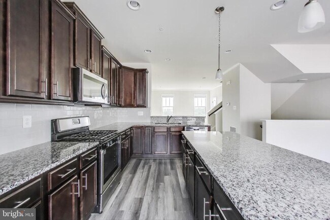 Building Photo - 1821 Jameson Dr