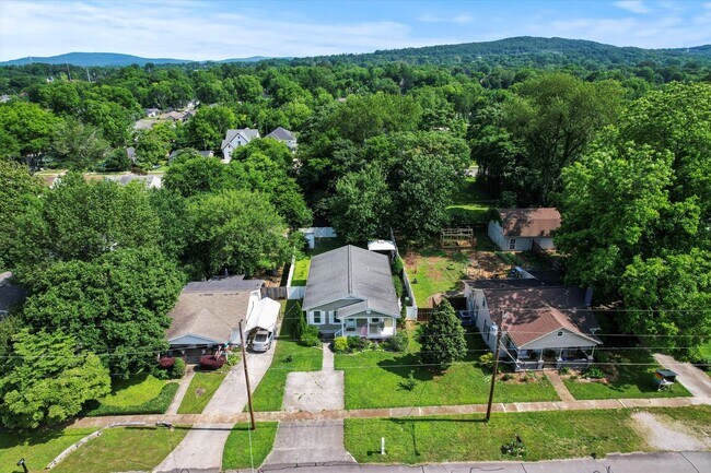 Building Photo - Great location in Five Points Area!