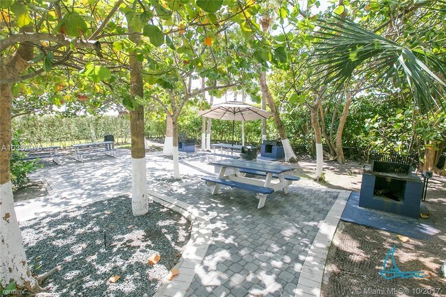 Building Photo - 8877 Collins Ave