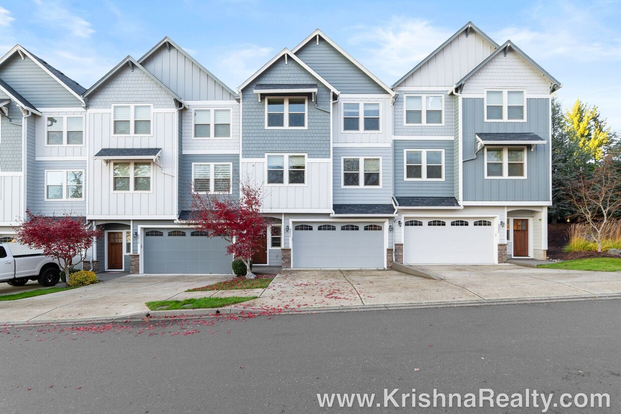 Primary Photo - 4 Bedroom 3 Bath Upscale Luxury Fishers La...