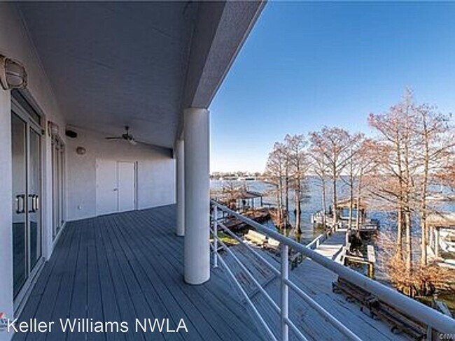 Building Photo - 3 br, 2.5 bath House - 5721 Lakefront Dr