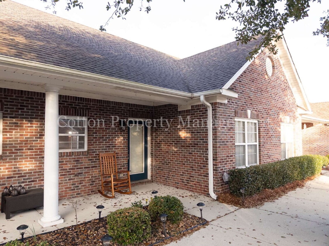 Photo - 207 Hibiscus Way-