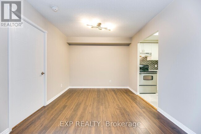 Photo du bâtiment - 135 Hillcrest Ave