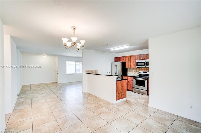 Foto del edificio - 1107 Cape Coral Pkwy W