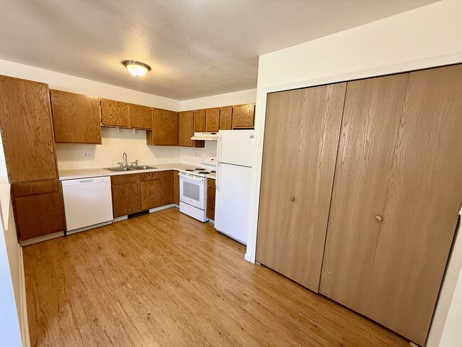 Building Photo - 511 Peterson Dr