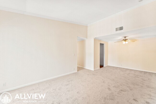 Foto del edificio - Stunning Dual Master Condo Available NOW i...
