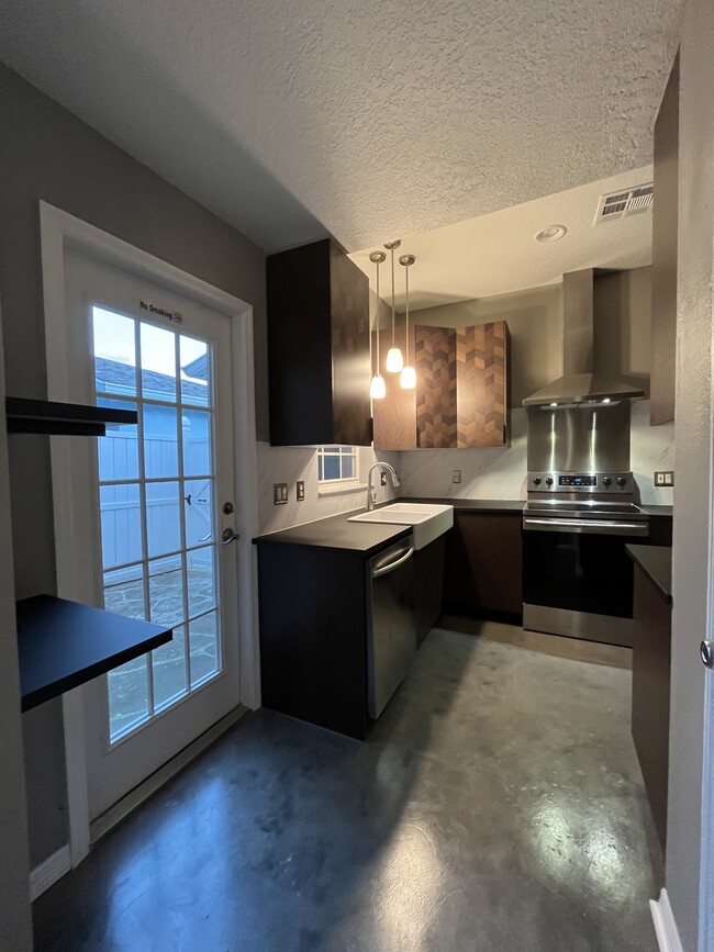 Kitchen with Farmhouse sink - 13155 Liberty Square Dr