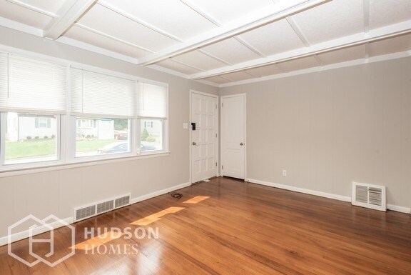 Building Photo - 59 N Riverview Rd