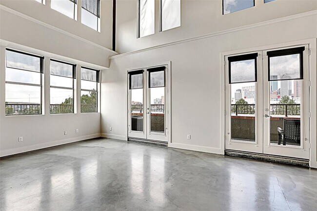 Building Photo - 2323 Polk St