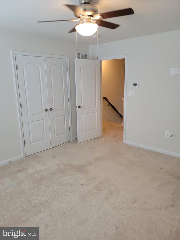 Building Photo - 137 Tree Line Dr