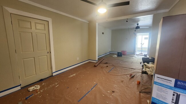 del salón al comedor - 1303 Avon St