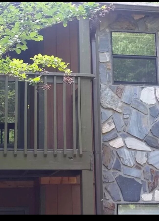 Building Photo - 1204 Aspen Way