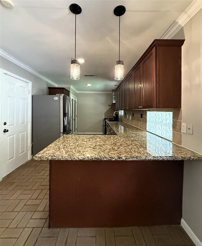 Foto del edificio - 9646 Meadowglen Ln