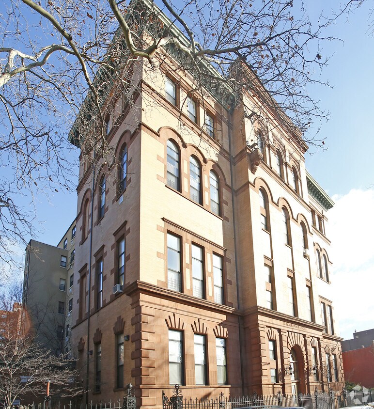 Foto del edificio - 421 Degraw St