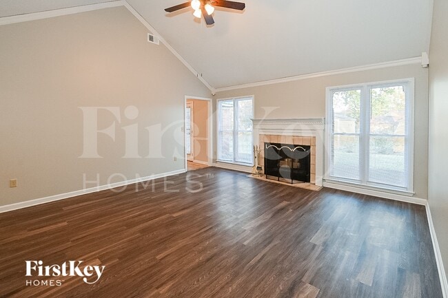 Foto del edificio - 7395 Kevin Rdg Cv E