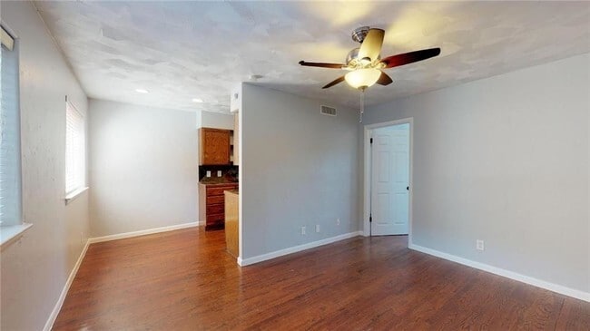 Foto del edificio - 1520 N Haskell Ave