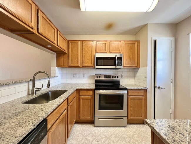 Building Photo - Cozy condo in Euless!!!