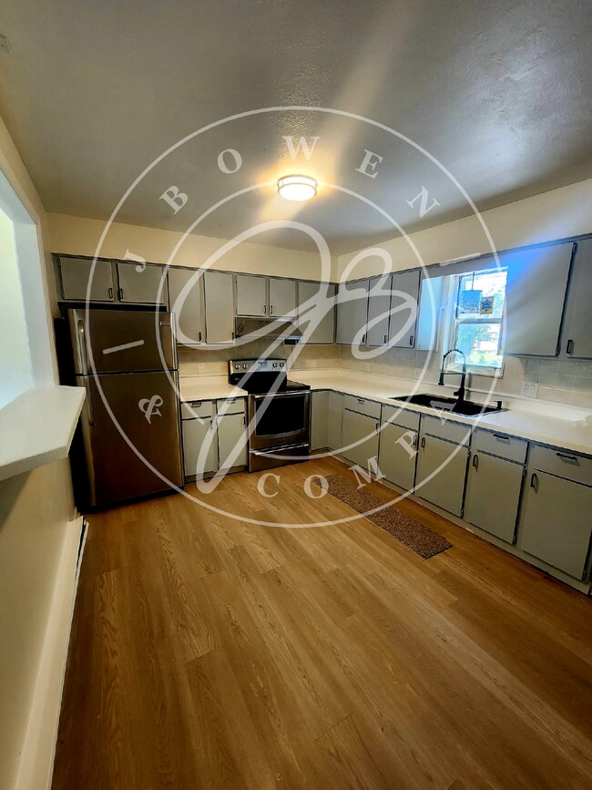 Building Photo - 3 bed 1.5 bath near UT! Updated throughout
