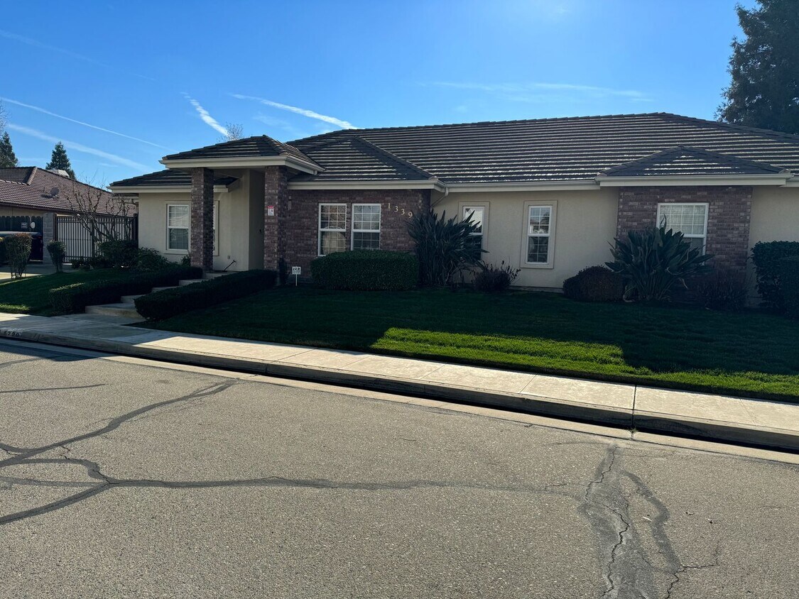 Primary Photo - Beautiful Spacious home Coming soon!