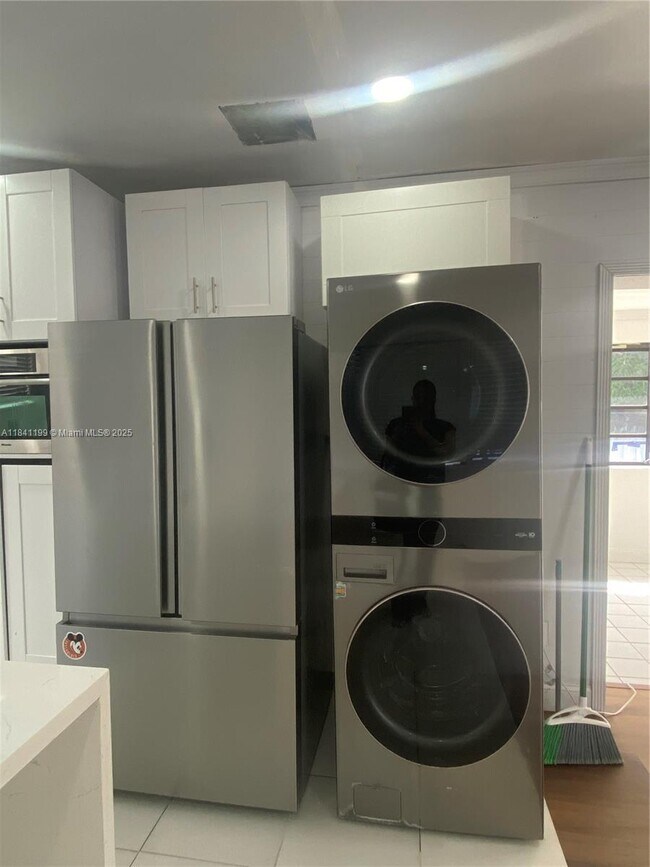 Foto del edificio - 2401 SW 84th Ave