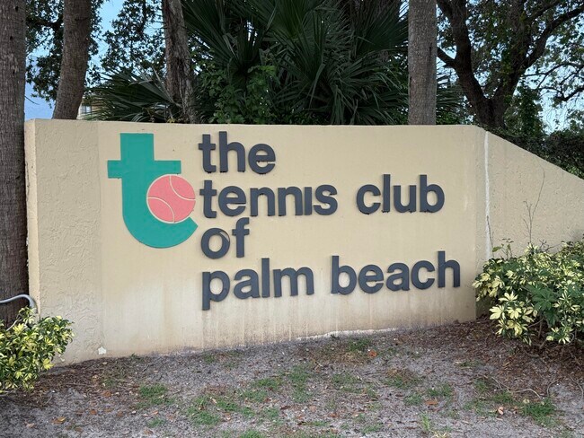 Building Photo - 2788 Tennis Club Dr