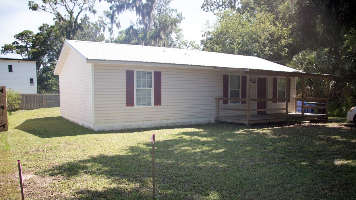Primary Photo - 675 Julia St