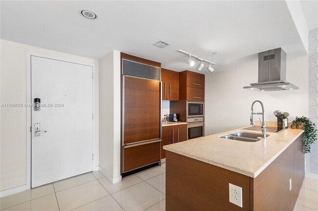 Building Photo - 485 Brickell Ave