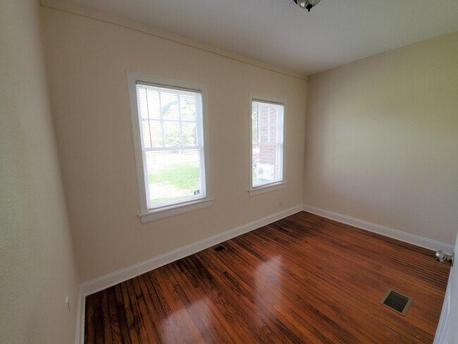 2nd Bedroom/office space/flex space - 962 Cherry St