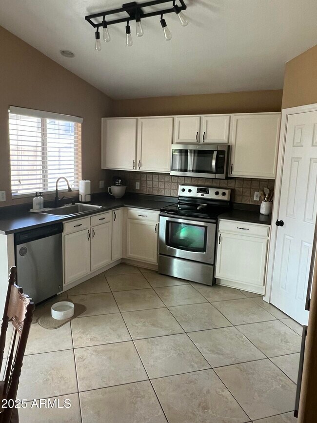 Foto del edificio - 12505 W Laurel Ln