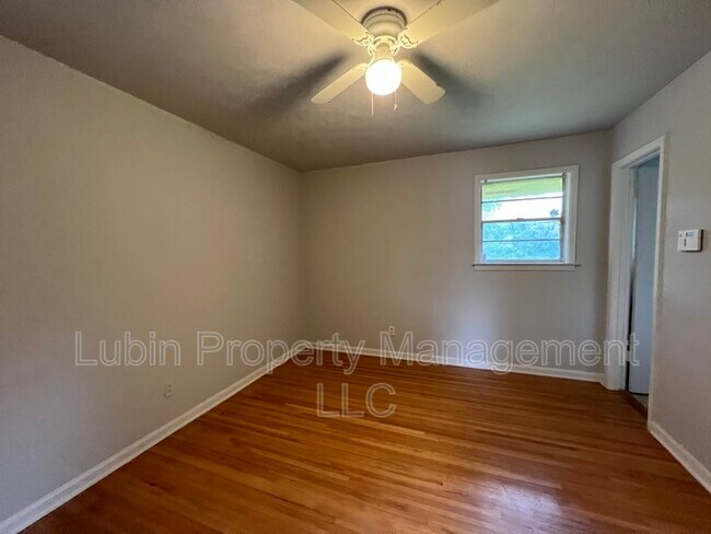 Foto del edificio - 3185 Range Line Rd