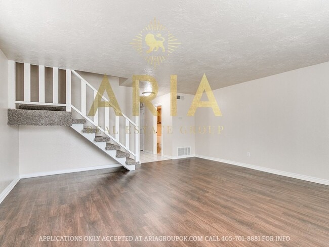 Building Photo - 2 bed/1.5 bath Norman Townhome Duplex - AV...