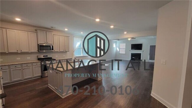 Foto del edificio - Master on Main - 4 bedroom house in Buford