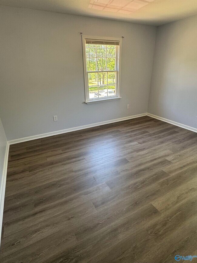 Foto del edificio - 2601 Blue Spring Rd NW