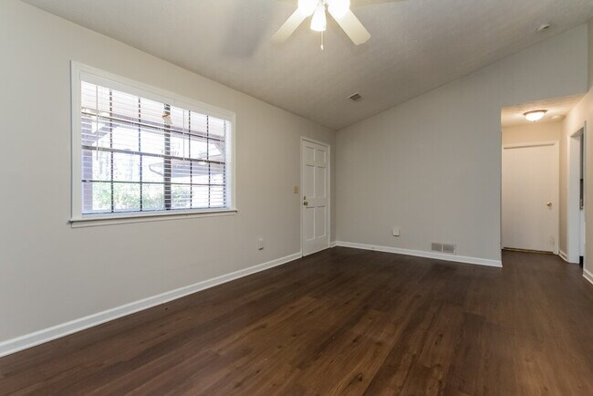 Foto del edificio - 3048 Jonathan Ct SW
