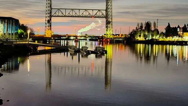 Building Photo - 3334 Elmwood Ave