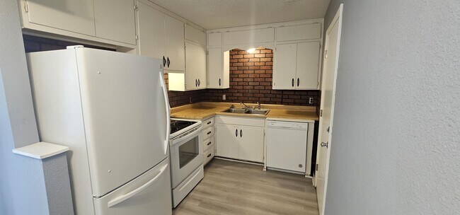 Foto del edificio - 2309 W Jewell St
