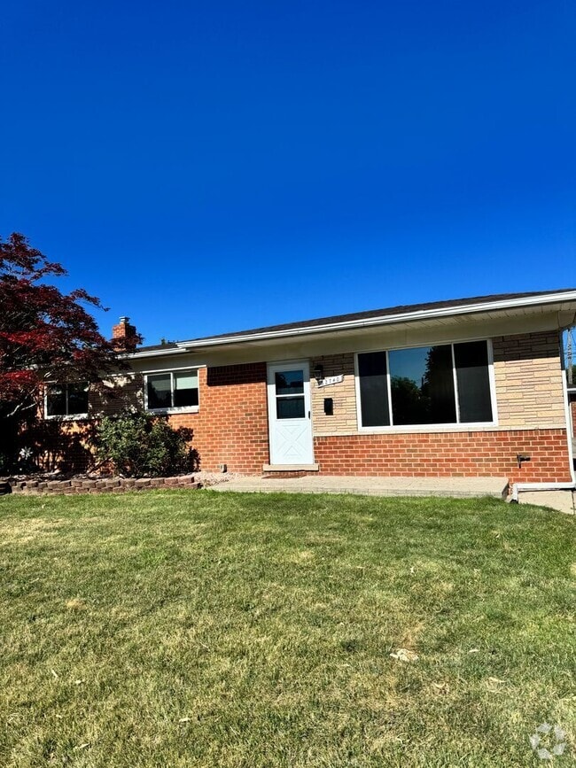 Building Photo - 32740 Bunert Rd