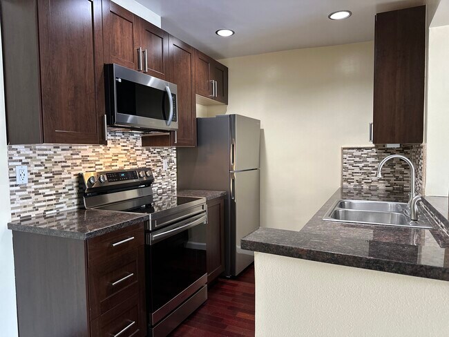 Foto del edificio - 1745 Camino Palmero St