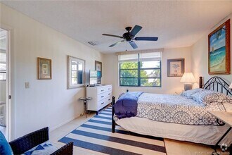 Building Photo - 310 Golfview Cir