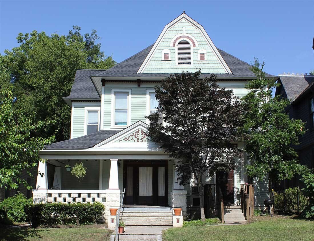 Primary Photo - 907 Luttrell St