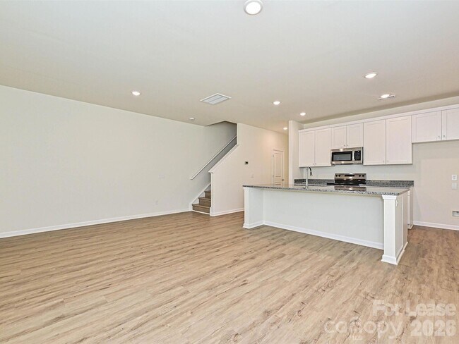Foto del edificio - 1725 E Cloaninger Ave
