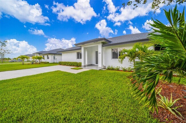 Foto del edificio - 15620 NW 39th Ct