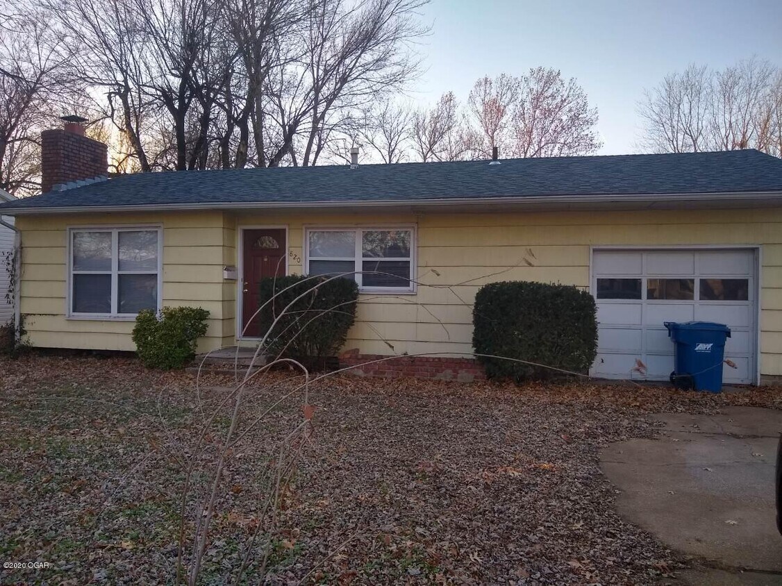 Foto principal - 820 S St Louis Ave