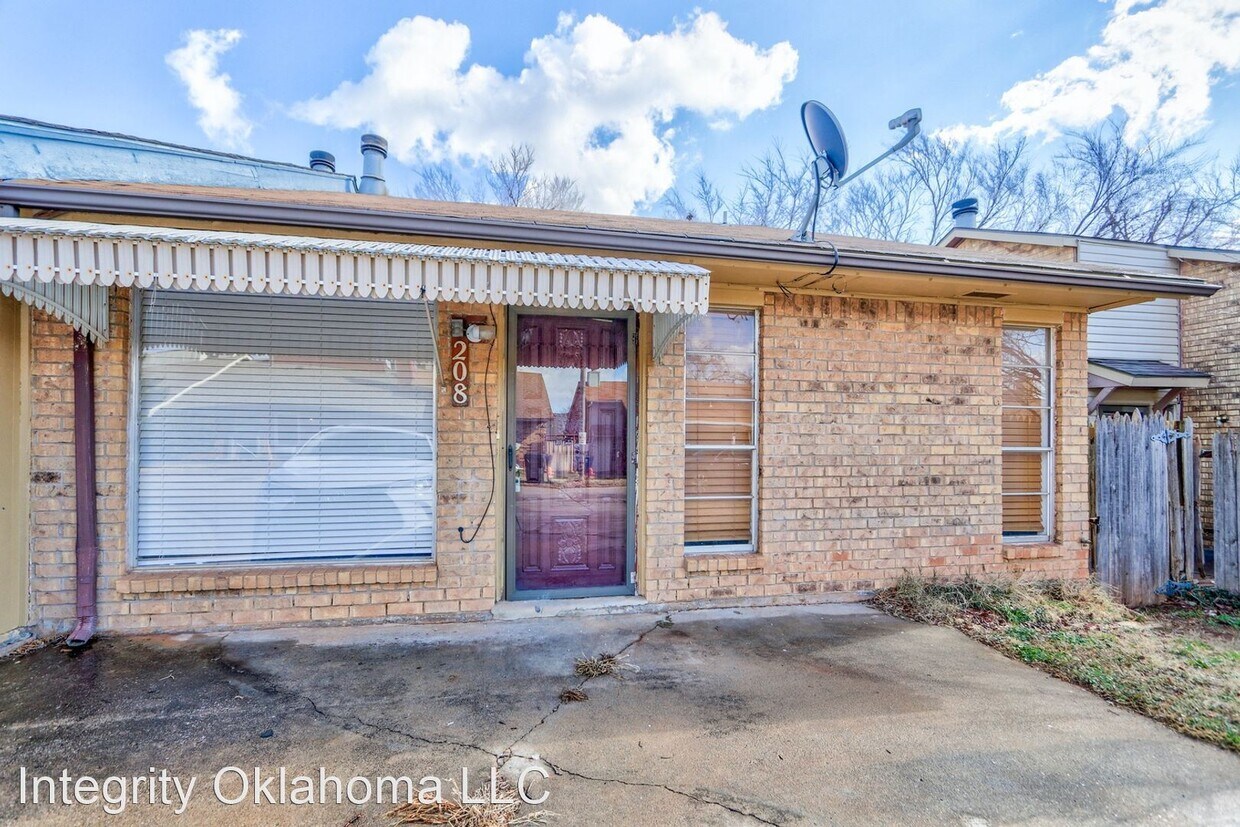 Primary Photo - 2 br, 2 bath House - 208 Woodman Dr.